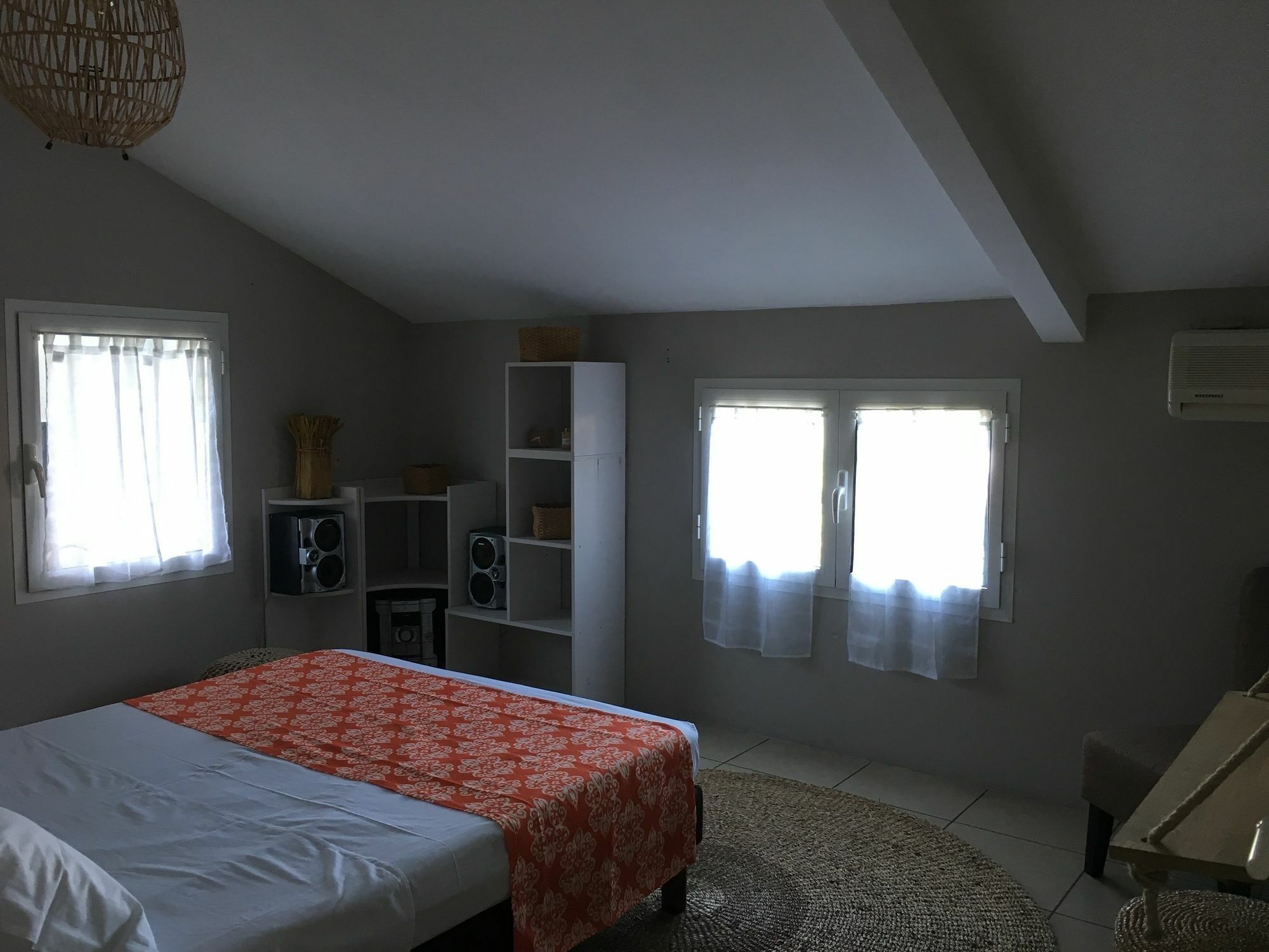 House With 5 Rooms In Etang Sale, With Wonderful Mountain View, Enclos Extérieur photo